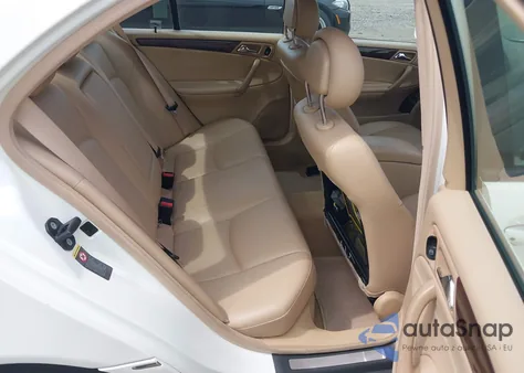 2003 Mercedes-Benz C 240 z USA, uszkodzony, nr VIN WDBRF61J33E013475